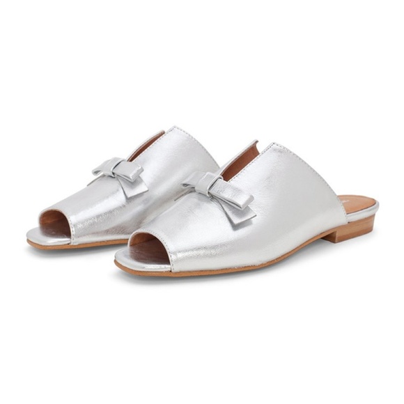 ban.do Shoes - Intentionally Blank Leather Sandal